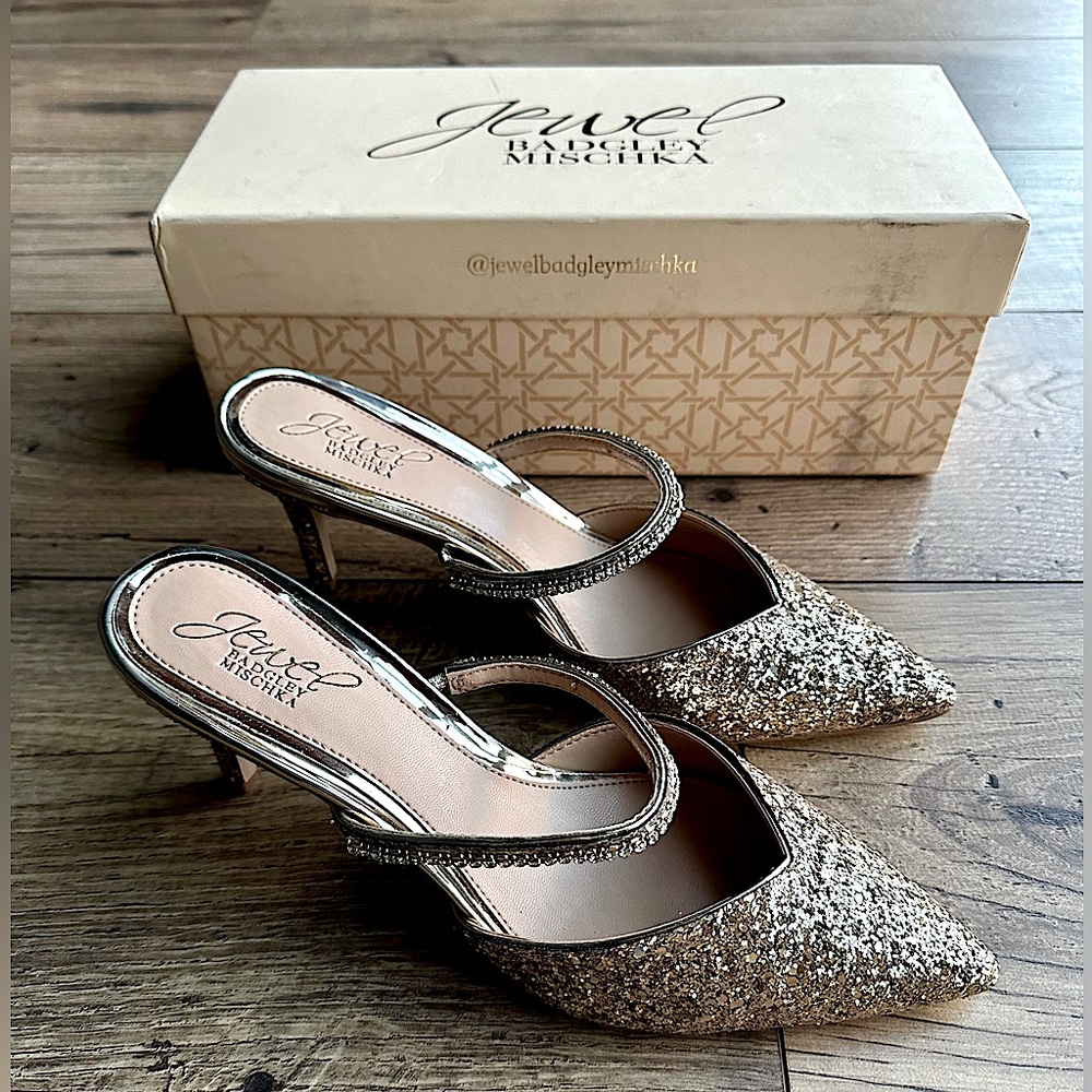 New NIB Jewel Badgley Mischka gold glitter mules rhinestone strap 3” heels party